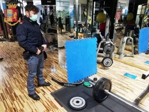 Napoli - Coronavirus - Polizia scopre palestra ancora aperta