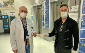 Viterbo - La consegna dell'assegno da parte di Happy Box e Artium