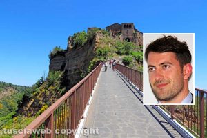 Civita di Bagnoregio - Nel riquadro: Il sindaco Luca Profili