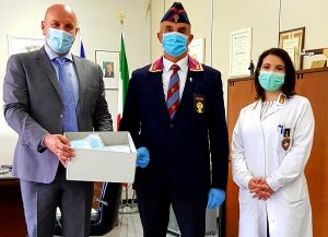 L'Anps consegna mascherine alla polizia di Terni