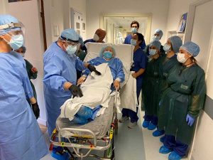 Roma - Elisabetta esce dal reparto Covid 19