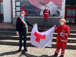 Corchiano - Il comitato locale Cri consegna la sua bandiera al comune