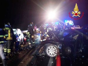 Esine - Schianto frontale tra due auto