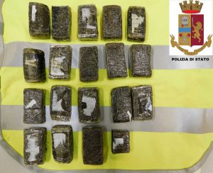 L'hashish sequestrato dalla polstrada di Terni