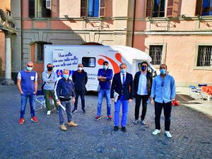 Viterbo - Avis - Autoemoteca a piazza del Comune - Il sindaco Arena con alcuni consiglieri