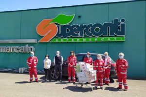 Nepi - Superconti dona generi alimentari alla croce rossa