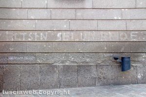 Viterbo - Scritte politiche sui muri