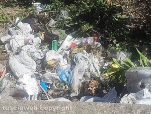 Viterbo - Discarica a cielo aperto al Sacrario