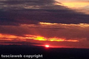 Viterbo - L'ultimo tramonto di aprile da San Martino al Cimino