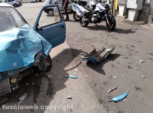 Viterbo - La Quercia - Auto contro guardrail