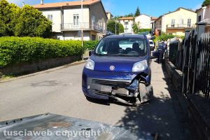 Montefiascone - Scontro tra una jeep e un'auto in via Paternocchio