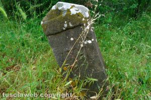 Bolsena - Una delle pietre miliari sulla Cassia