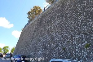 Montefiascone - Il muraglione di via della Rocca