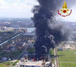Marghera - Incendio in una fabbrica di prodotti chimici