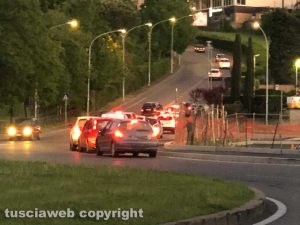 Viterbo - Lunga fila di auto al McDonald's di Valle Faul