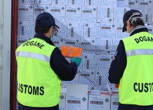 Civitavecchia - Sdoganati 7,4 milioni di guanti