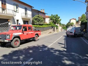 Allarme per una fuga di gas, chiusa la Cassia a Montefiascone - I vigili del fuoco
