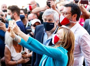 Roma - Antonio Tajani, Matteo Salvini e Giorgia Meloni in piazza contro il governo nella manifestazione organizzata il 2 giugno