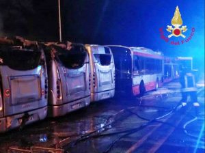 Roma - Incendio nel deposito Atac della Magliana