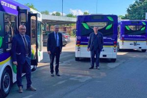 Arena, Contardo e Marini davanti ai tre bus elettrici