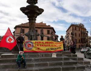Viterbo - Il presidio di Rifondazione comunista