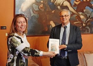 Roberta Mezzabarba con il presidente della fondazione Carivit