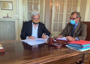 Il presidente Romano firma per la nuova denominazione del club
