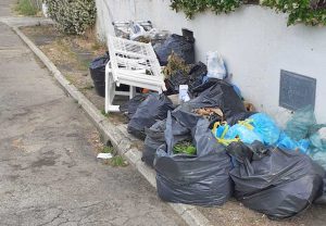 Montalto di Castro - I sacchi di immondizia abbandonata