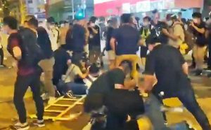 Hong Kong - Scontri nel giorno dell'anniversario della strage di piazza Tienanmen
