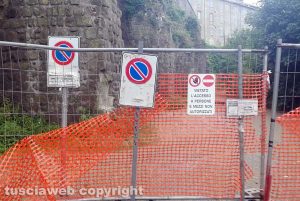 Viterbo - Il parcheggio di via Sant'Antonio transennato