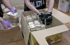 Milano - I soldi trovati dalla polizia