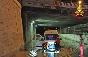 Genova - Allagamenti - Soccorsi 2 automobilisti