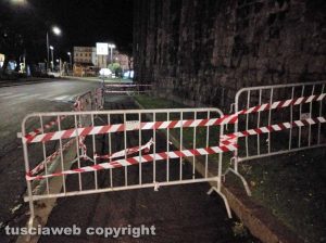 Viterbo - Crolla un pezzo delle mura