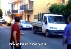 Tuscania - Uomo lancia le bombole di gas dal balcone