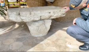 Roma - Guardia di finanza - Sequestrati reperti archeologici