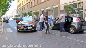 Viterbo - Operazione dei carabinieri in centro