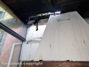 Viterbo - Canna fumaria in fiamme, incendio al ristorante Il Paradosso