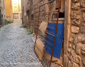 Viterbo - Rete abbandonata in via della Parrocchia