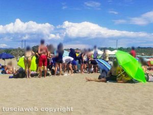 Tarquinia - AssembramentiTarquinia - Assembramenti in spiaggia in spiaggia