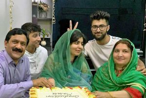 Malala con la sua famiglia