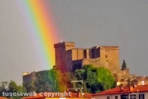 Arcobaleno sul castello di Soriano nel Cimino