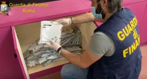 Roma - Guardia di finanza - Sequestrati prodotti elettrici non sicuri