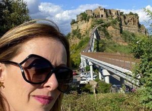 Giorgia Meloni a Civita di Bagnoregio