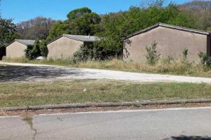 Barbarano Romano - Abbattute le casette per gli sfollati della tromba d'aria del '64