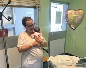 La mamma Pamela Vincenzi insieme alla piccola Beatrice Vittoria