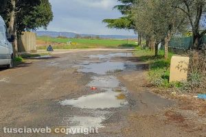 Viterbo - Buche lungo strada Rinaldone