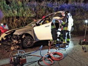 Corchiano - Auto va sbattere su un muretto