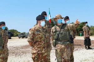Il general Farina visita l'accampamento dell'accademia militare