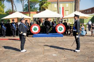 La cerimonia dell'avvicendamento tra i due comandanti del centro logistico di Orte