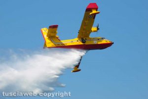 Marta - Un canadair in azione